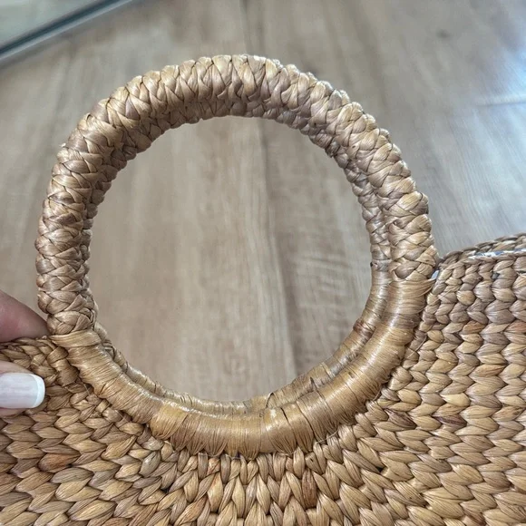 Made in Hawai’i Woven Straw Circle-Handle Tote Bag – Natural - Picture 4 of 6